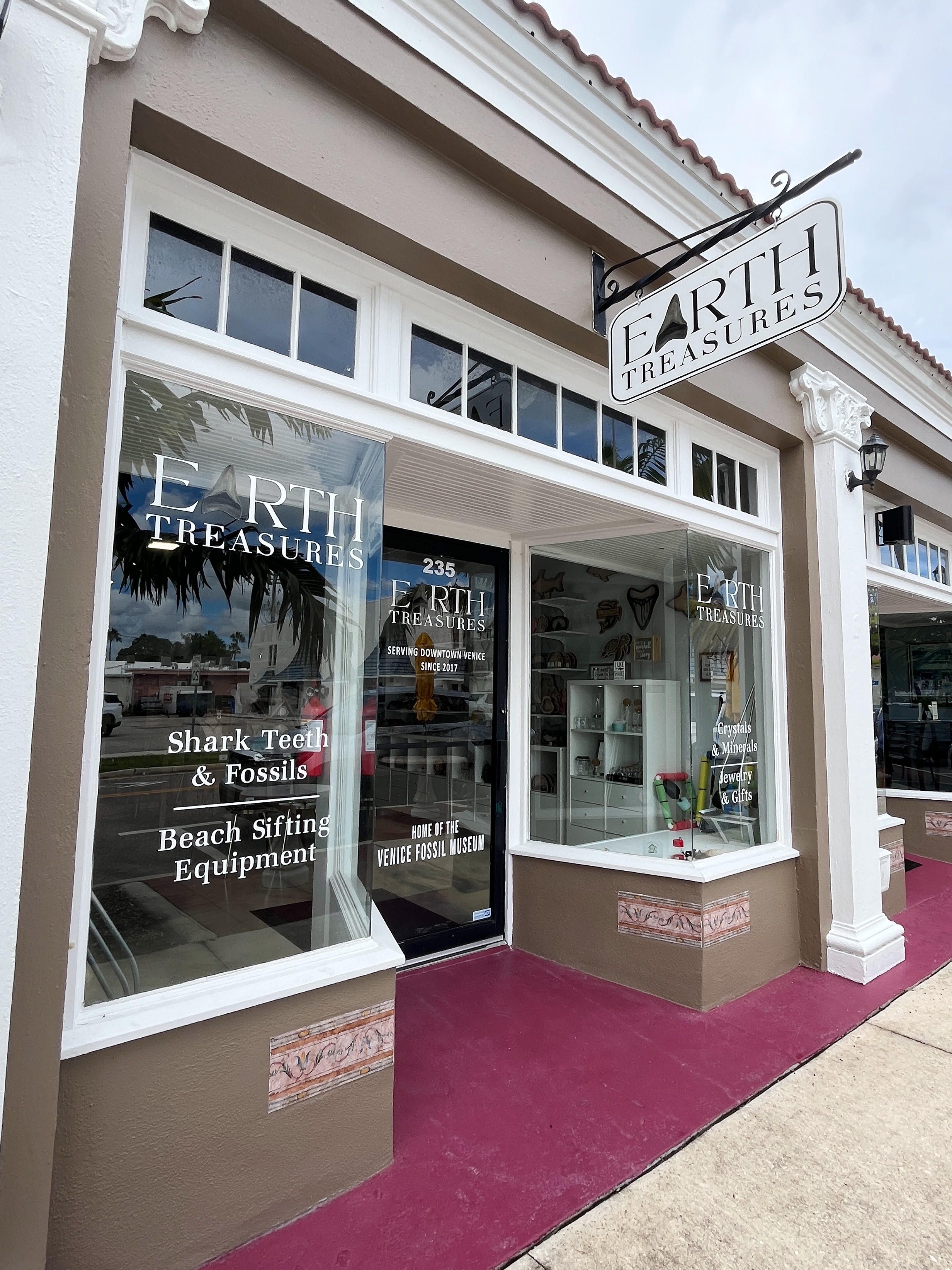 Earth Treasures storefront at 235 Miami Ave W, Venice FL